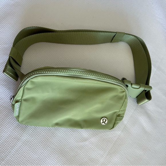 Lululemon Belt Bag 1L Edamame Green - Picture 11 of 12